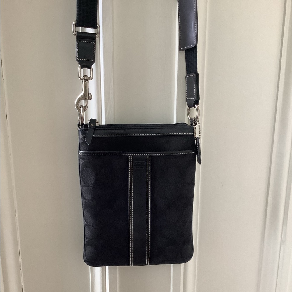 EUC Coach VTG Signature Black Canvas Messenger Crossbody Bag